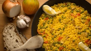 Comidas saludables para ganar masa muscular: avena con frutas, pollo con arroz integral, salmón con quinoa